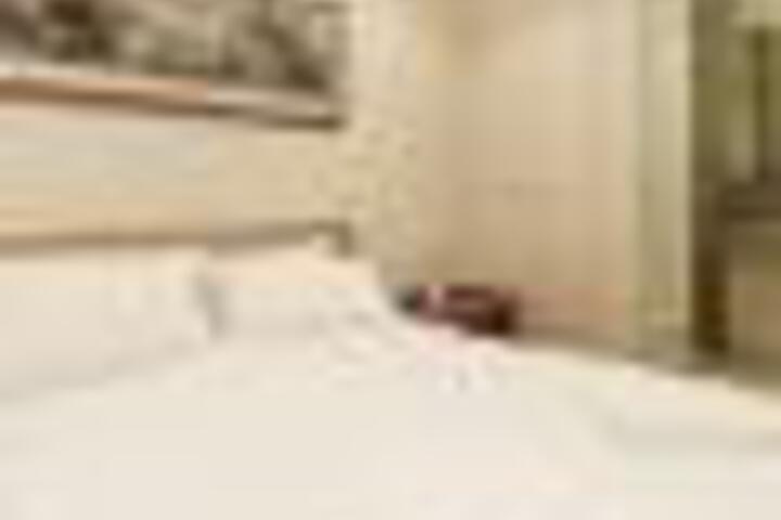 Room 17 of 27