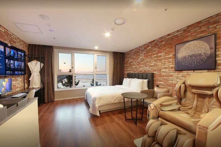 Room 13 of 140
