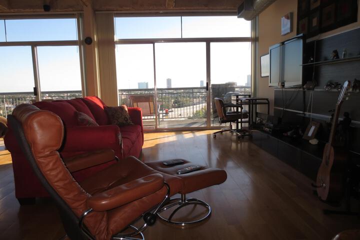 Suite 6 of 6