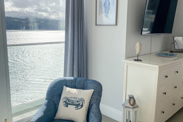 Room 5 of 38