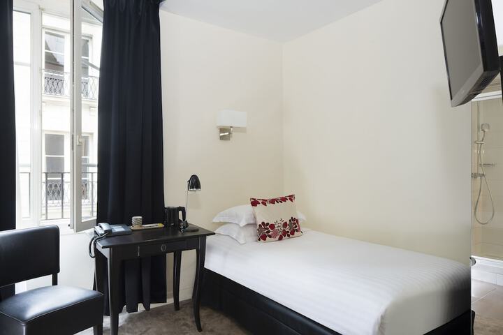 Room 28 of 62