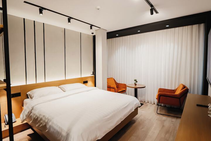 Room 3 of 27