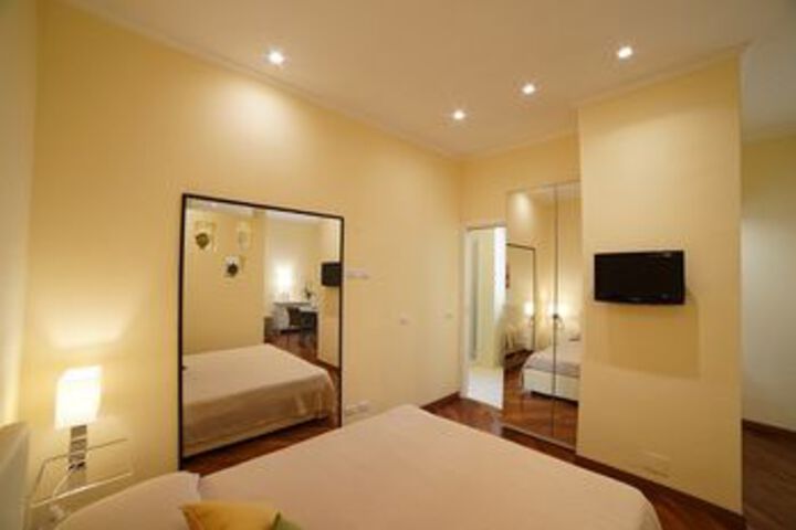 Room 10 of 28