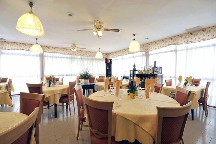 Dining Photos