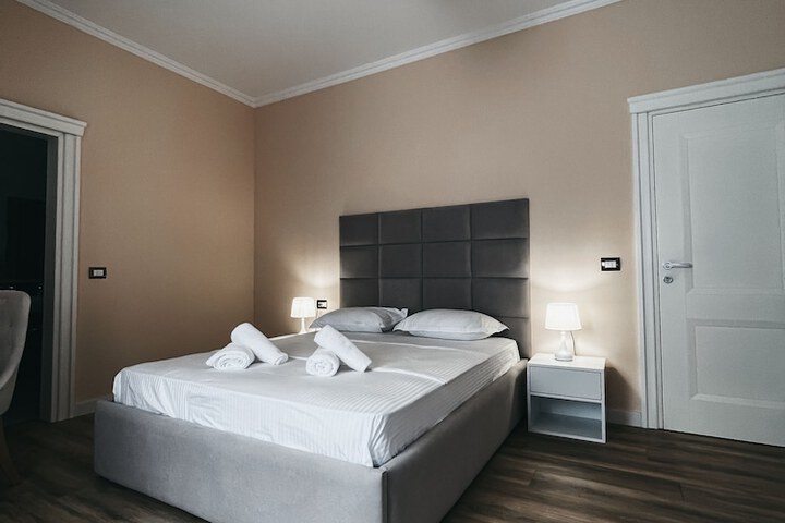 Room 4 of 23