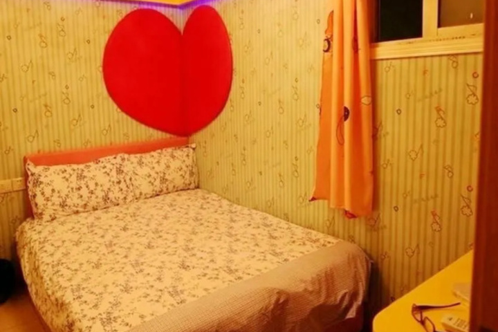 Room 18 of 21