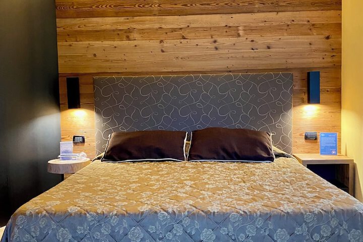 Room 32 of 75
