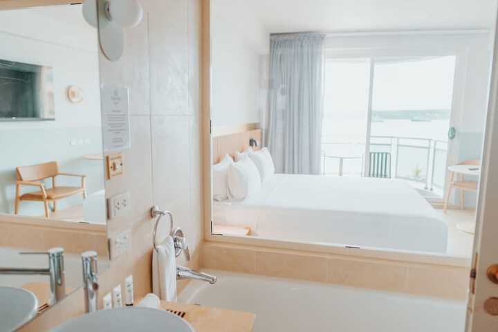 Room 30 of 50