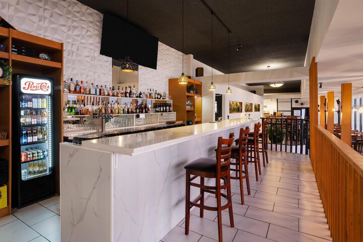 Lounge 77 of 92