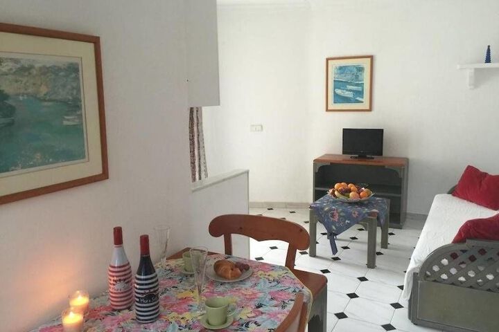 Room 4 of 51