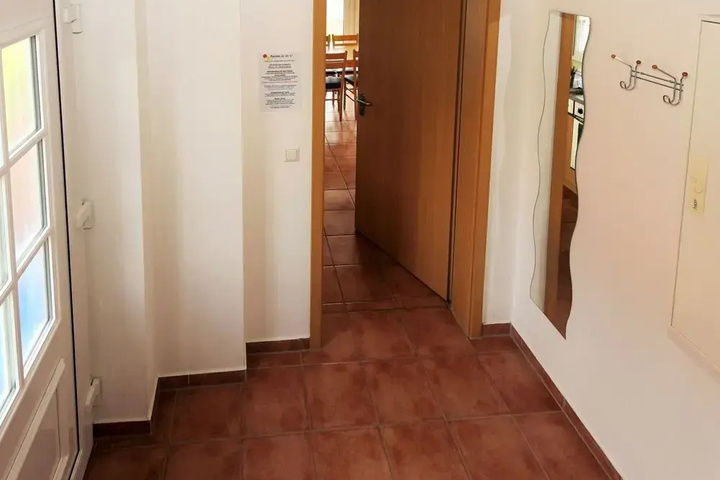 Room 8 of 16