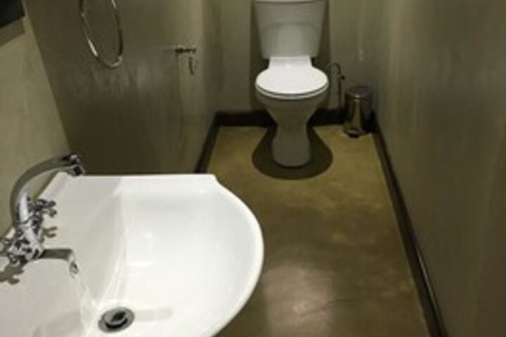 Room 11 of 33
