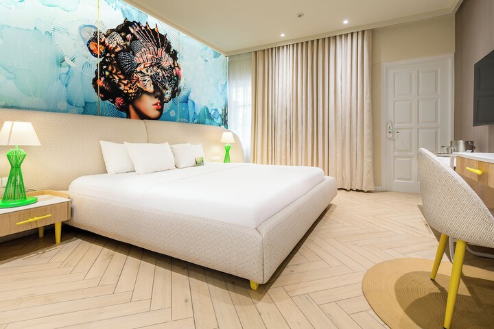 Room 13 of 47