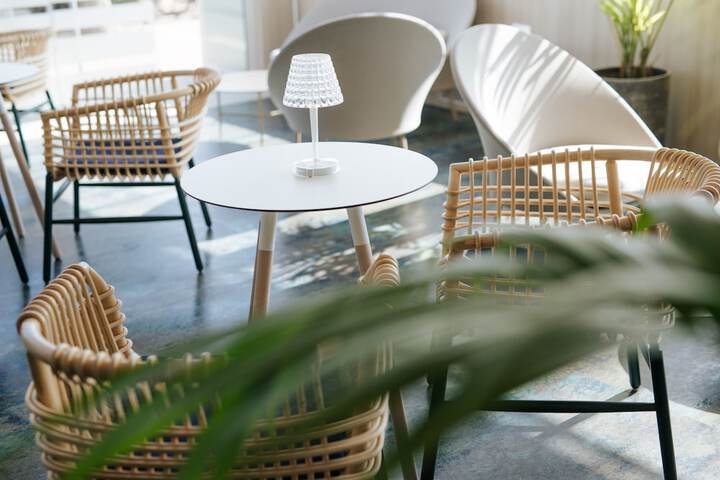 Lounge 136 of 168
