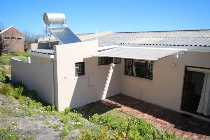 Bergroos is a Self-catering Holiday Home Situated Close to the Botanical Garden
