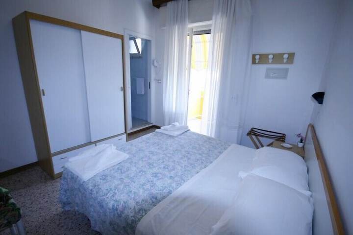 Room 7 of 29