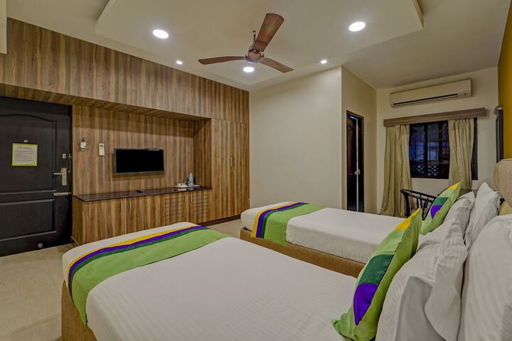 Room 8 of 32