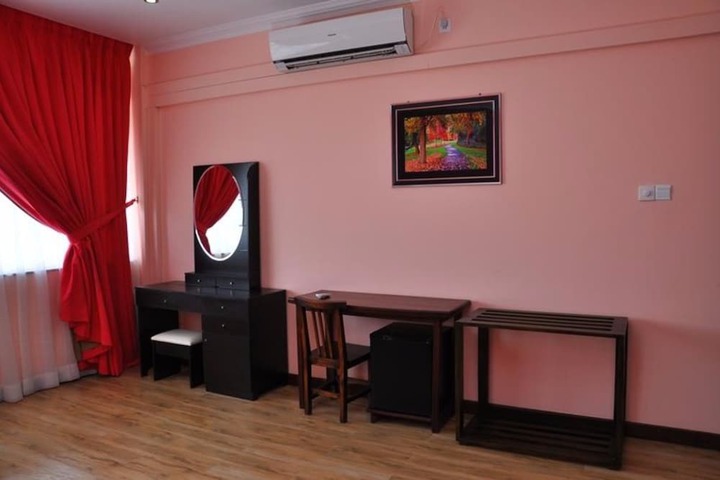 Room 10 of 34