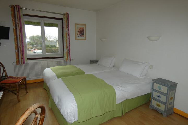 Room 16 of 32