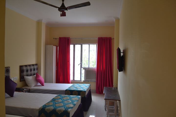Room 14 of 90