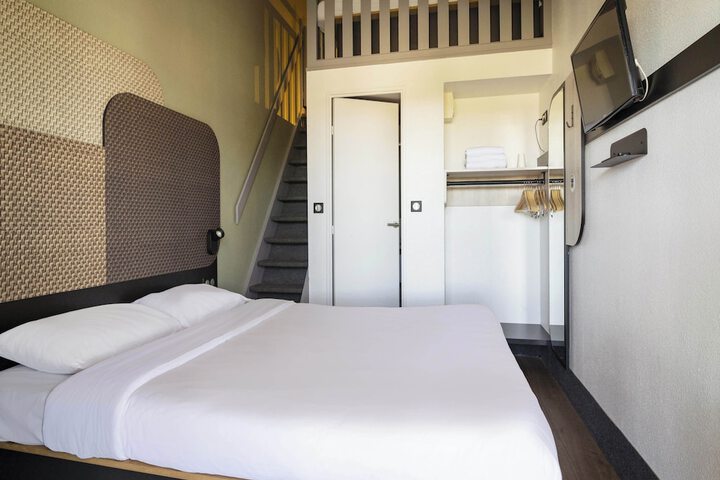 Room 9 of 40