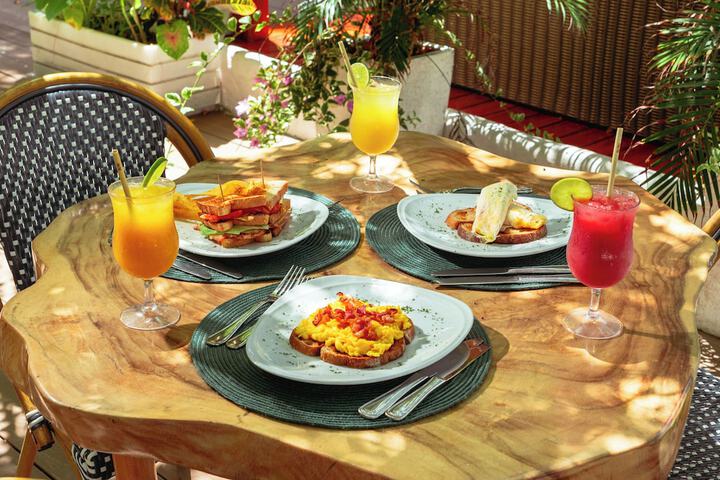 Breakfast/Coffee Service 76 of 116