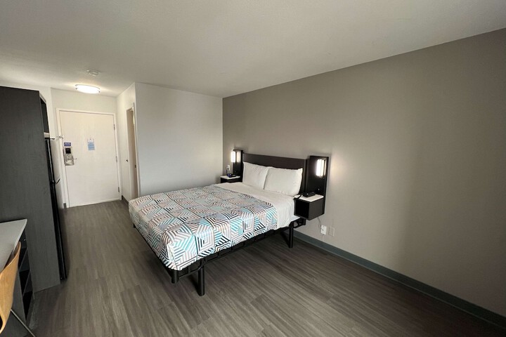 Room 10 of 35