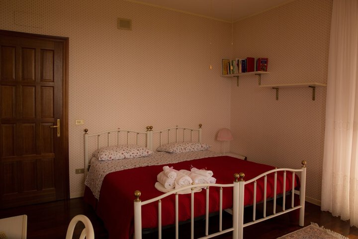 Room 12 of 16