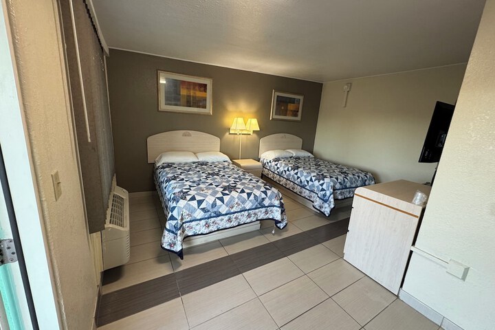 Room 5 of 6