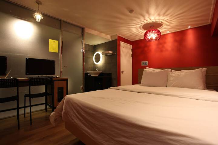 Room 10 of 42