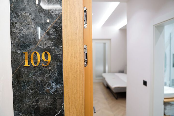 Room 183 of 249