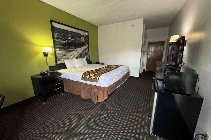 1 King Bed Accessible (12 of 16)