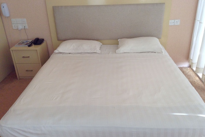 Room 6 of 38