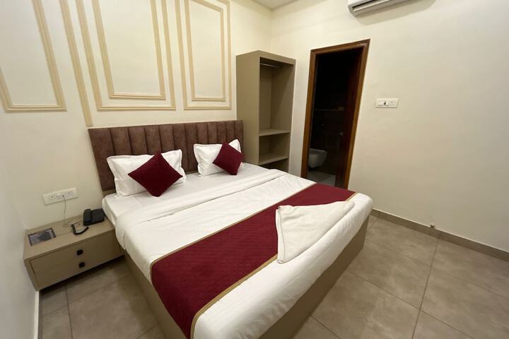 Room 6 of 7
