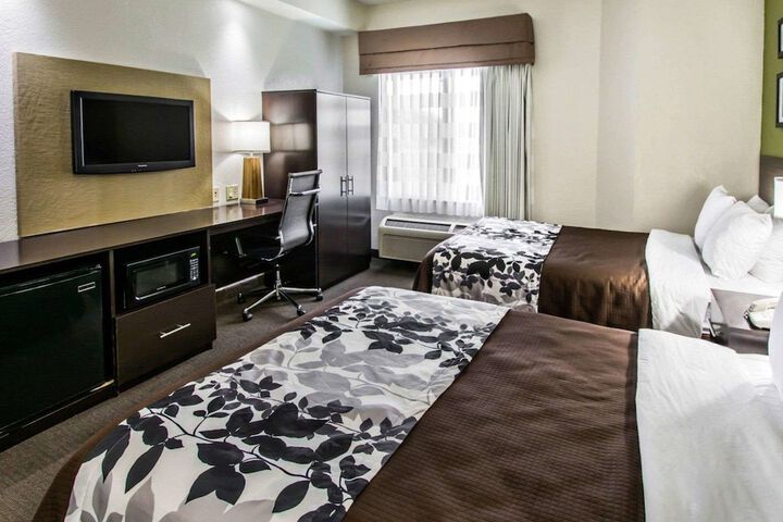 2 Double Beds (1 of 10)