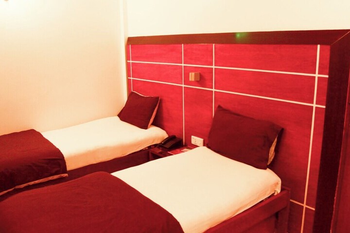 Room 28 of 67
