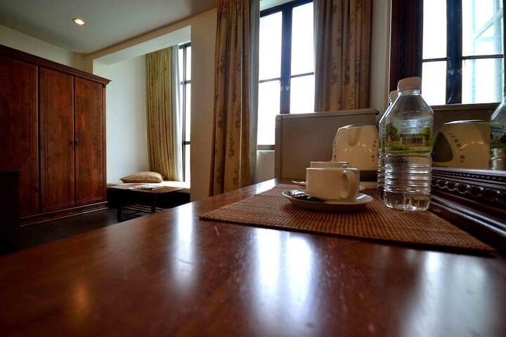 Room 23 of 48