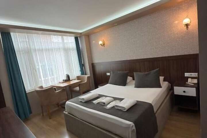 Room 6 of 24