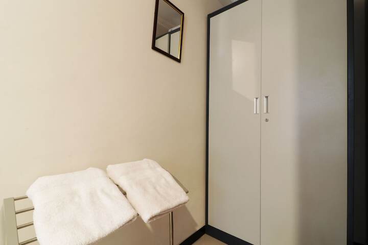 Room 5 of 25