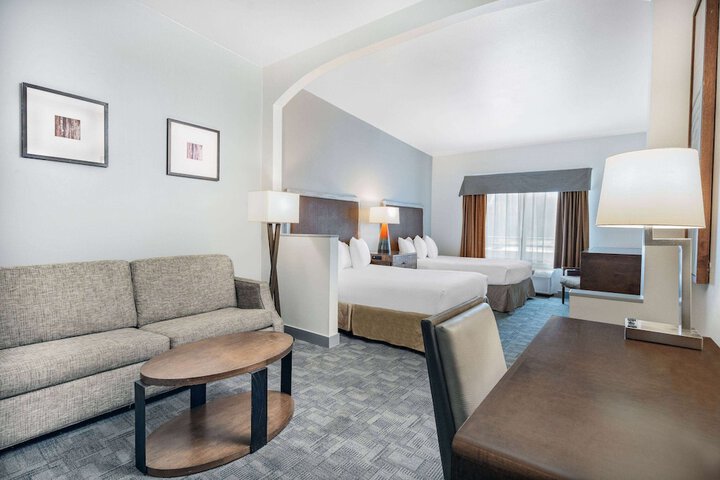 1 King Bed Suite (6 of 10)