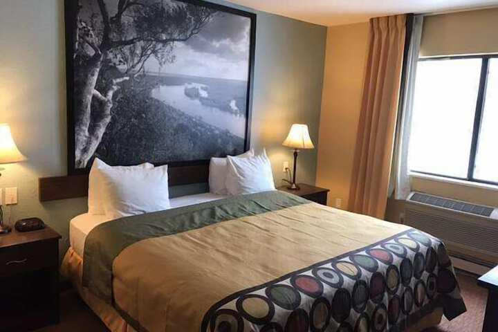 1 King Bed (5 of 7)