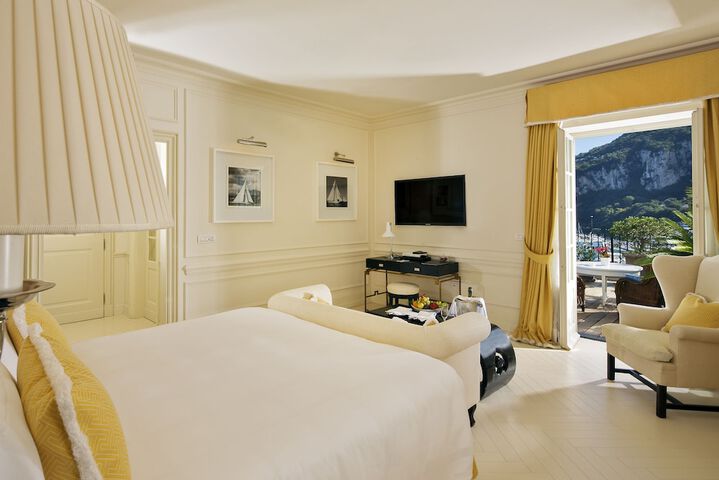 Room 32 of 106