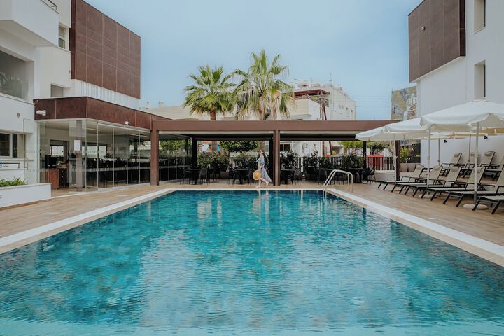 Pool 61 of 91