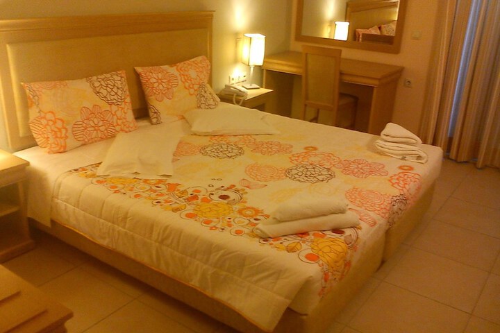 Room 9 of 159