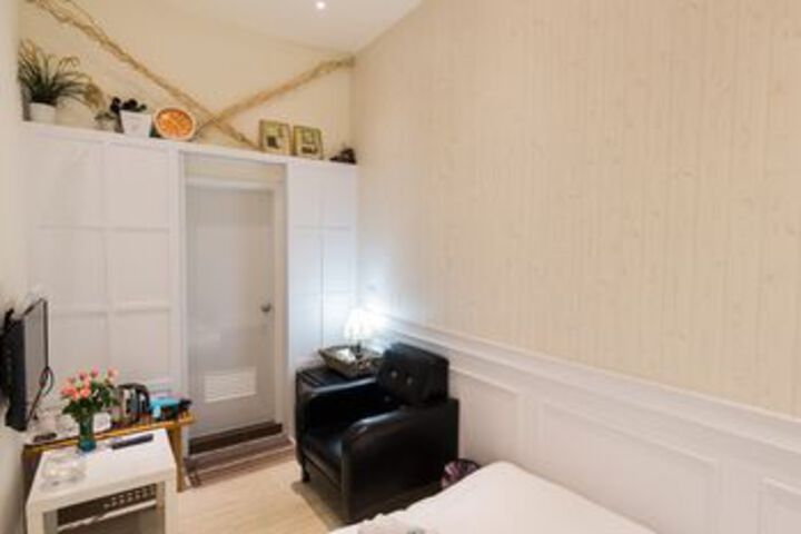 Room 42 of 141