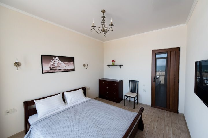 Room 32 of 43