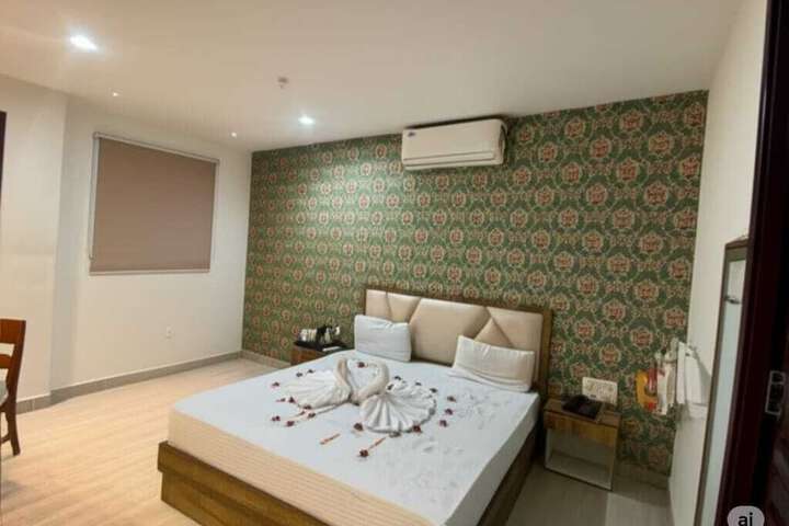Room 4 of 11