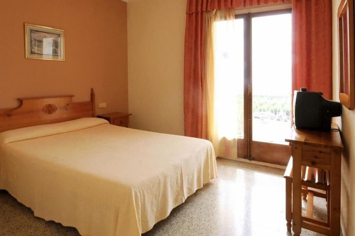 Room 2 of 32