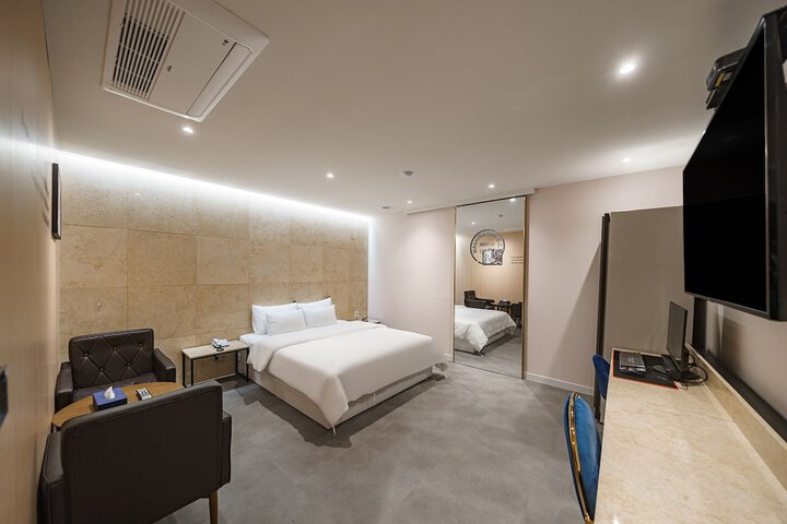 Room 7 of 26