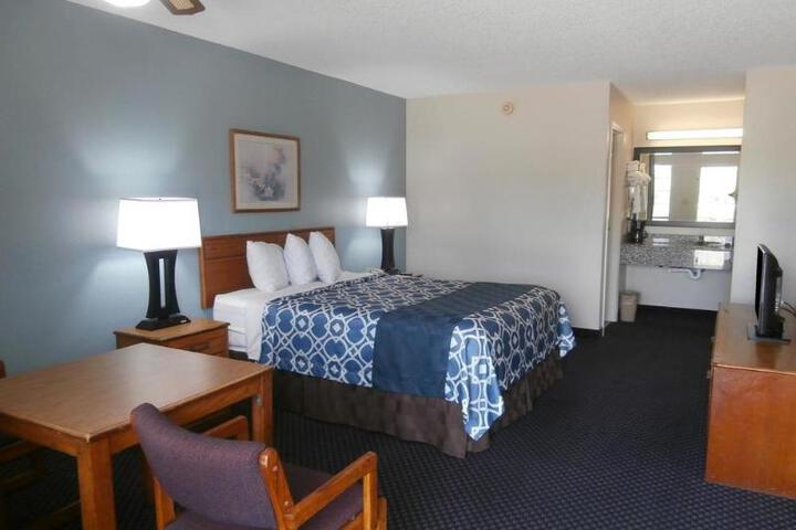 1 King Bed Deluxe (5 of 5)